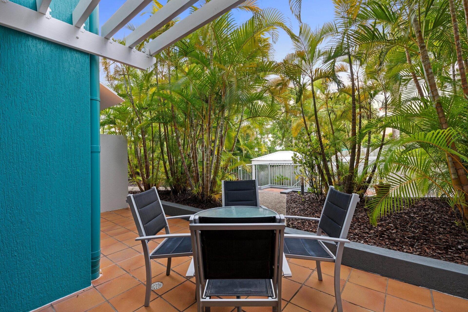 Kings Bay Apartments pool and facilities